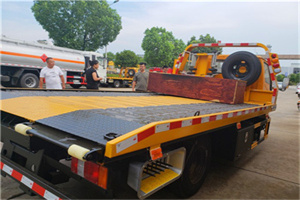 乌当附近拖车电话号码服务